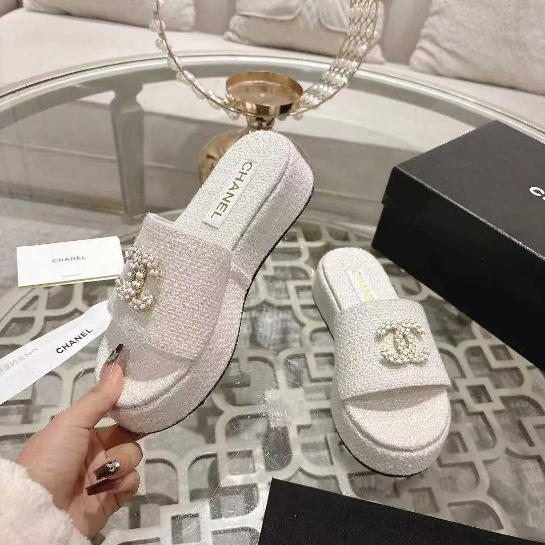 👟👟Ex-factory price 480👟👟 🎉Chanel Chanel 2025 Xiaoxiang C family thick-soled sandals series official website synchronization, classic and elegant, casual wear 🌹🌹🌹🌹Original logo ~ Made of imported sheepskin and C family custom fabrics, a variety of colors for the goddess to choose! ❤️❤️❤️❤️ Code number: 36~40 (35.41.42 customized, non-returnable) Color: 5 colors;